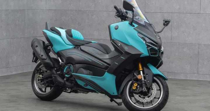 Yamaha TMAX by Mansory: carbonio e look di lusso per il maxi scooter
