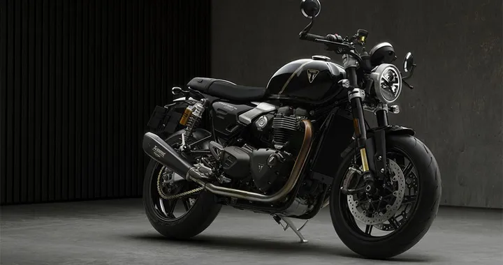 Nuova Triumph Speed Twin 1200 TFC: fibra di carbonio, Öhlins e Akrapovič di serie