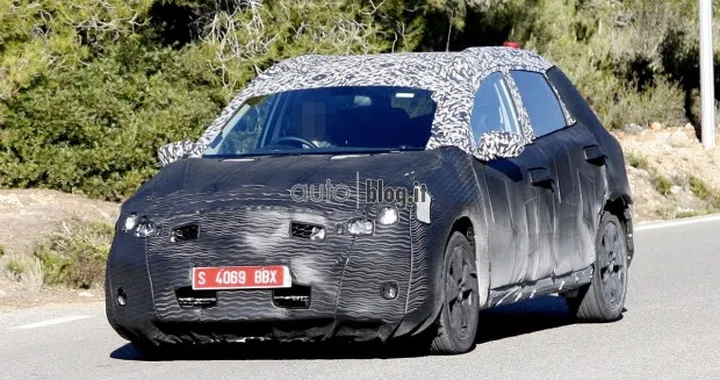 Nissan: foto spia della nuova segmento C