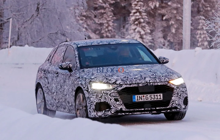 Audi S3: foto spia degli esterni e degli interni