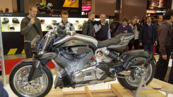 Live @ Eicma 2010: stand CR&S