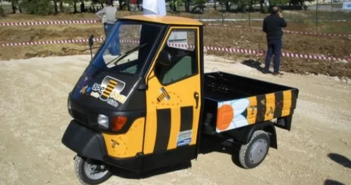 Piaggio Ape TAU 50: il tre ruote per i bambini dell'Abruzzo