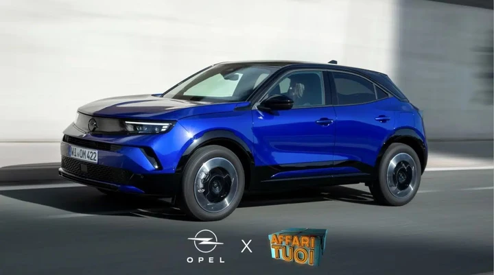 Opel Mokka arriva ad Affari Tuoi, il SUV diventa un super premio