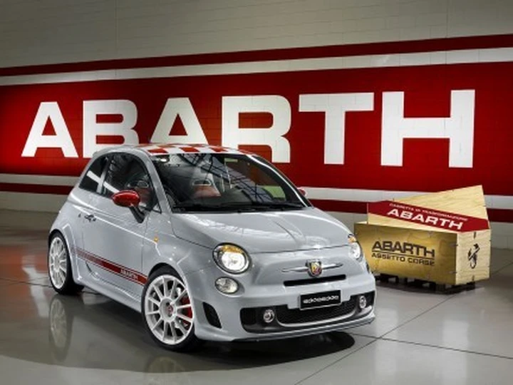 Parigi 2008: la cartella stampa ufficiale delle Abarth 500 esseesse e Assetto Corse