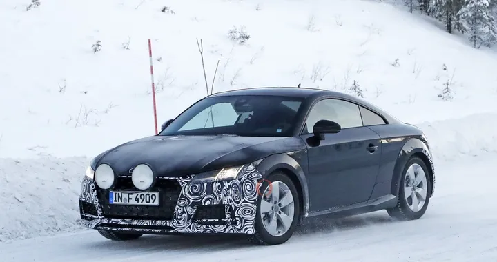 Audi TT RS: foto spia del facelift sulla neve