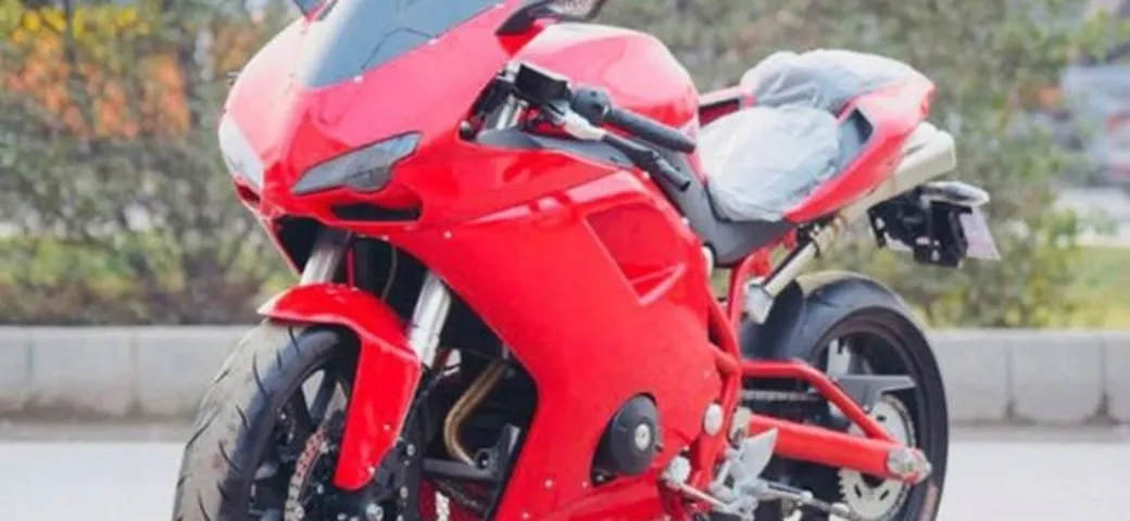Direttamente dal Pakistan una spudorata copia di Ducati 848