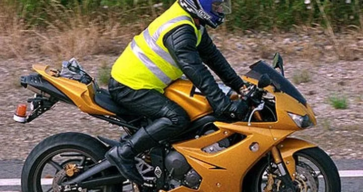 Triumph Daytona 680 spyshot