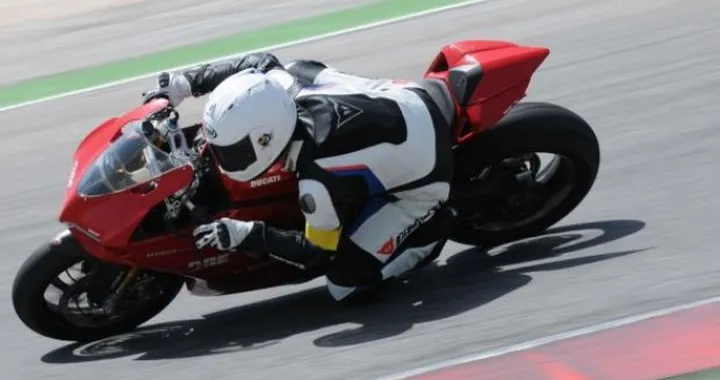 Ducati Riding Experience: master su 1199 Panigale S a Yas Marina (Abu Dhabi)