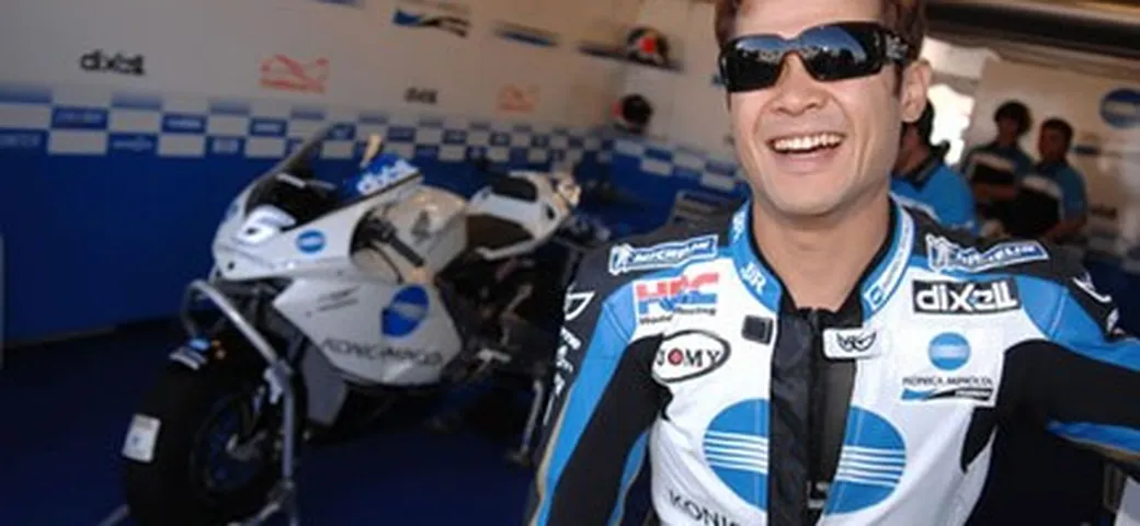 Makoto Tamada con il team Yamaha Tech 3