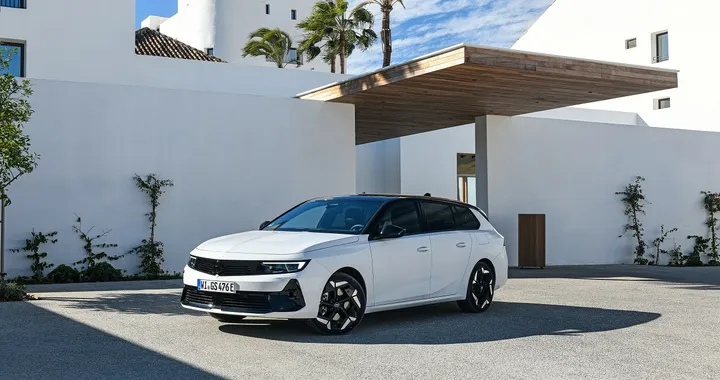 Nuova Opel Astra Sports Tourer GSe: al via gli ordini in Europa