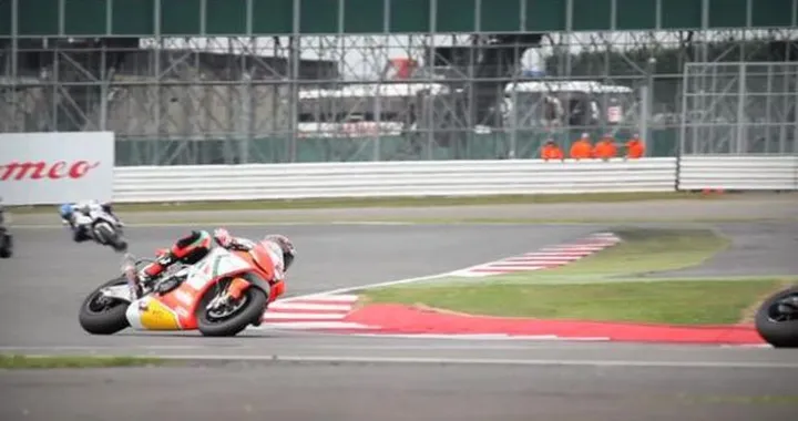 Superbike: Leon Camier, il dietro le quinte