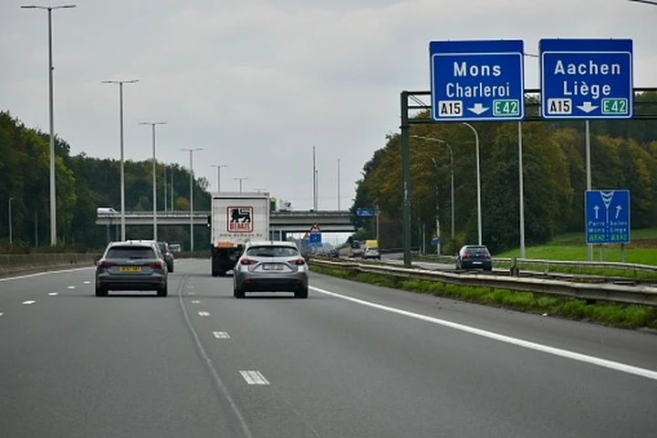 Belgio, addio alle autostrade gratis: dal 2027 arriva la vignetta, ecco quanto costerà