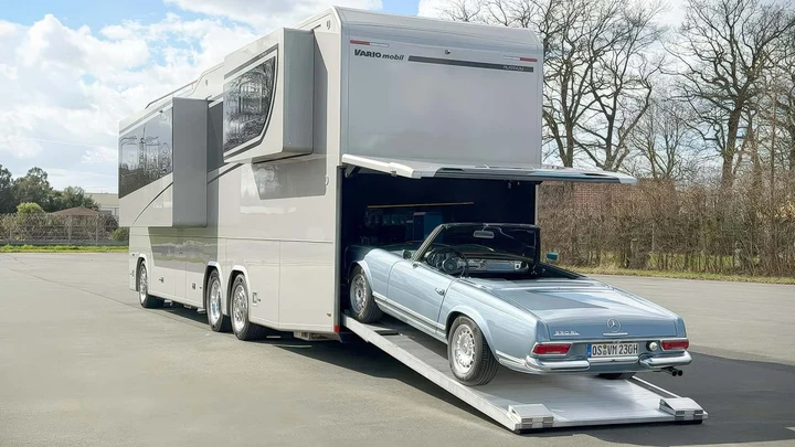 Il camper da 2,2 milioni di euro che trasporta anche una Mercedes