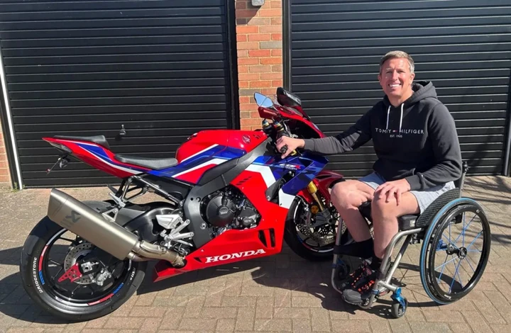 Fratture, coma e paralisi: Steve Mercer sfida tutto e torna in moto