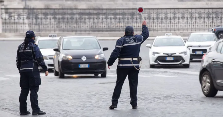 Niente più multe col servizio postale, arrivano le notifiche digitali: come funziona