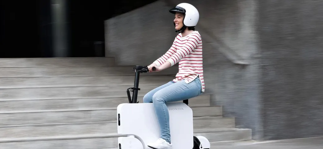 Honda Motocompacto: svelato il nuovo scooter elettrico ultracompatto per la città [FOTO]