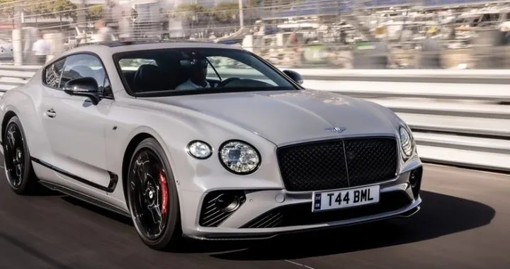 Bentley segue l'esempio di Porsche: nessun addio alla benzina