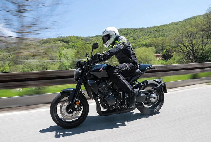 Honda CB1000R 2021 Black Edition, la prova su strada (VIDEO)
