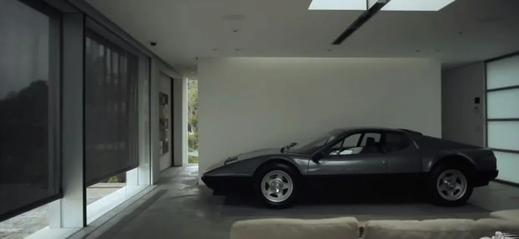 Una Ferrari 512 BBi trasformata in un'opera d'arte