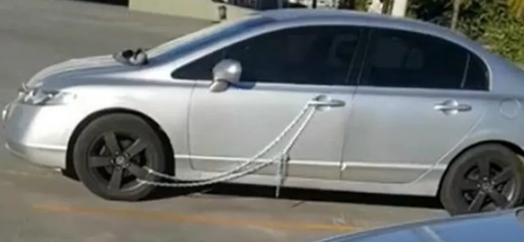 Antifurto con catena e lucchetto per l'auto: funzionerà? [Video]