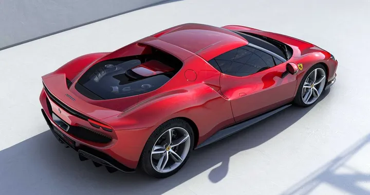 Ferrari rubata a Napoli ritrovata in un casolare grazie al GPS: chi sono i responsabili