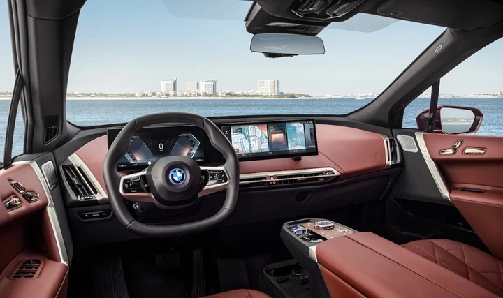 Bmw iDrive 8: ecco l’ottava generazione dell’infotainment intelligente