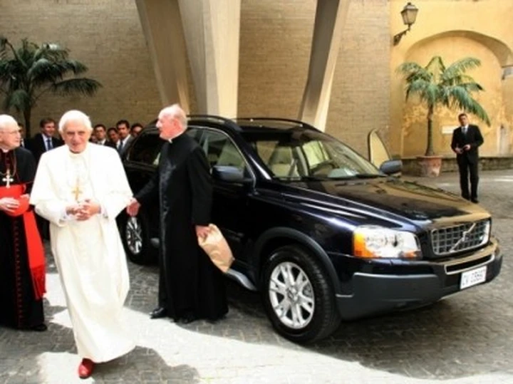 Ma quante macchine ha il Papa?