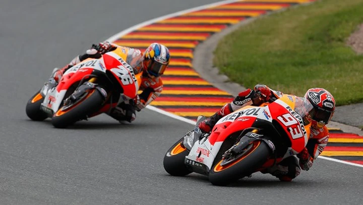 MotoGP Sachsenring, “maestro” Marquez suona la “nona”. Tutti in fila!