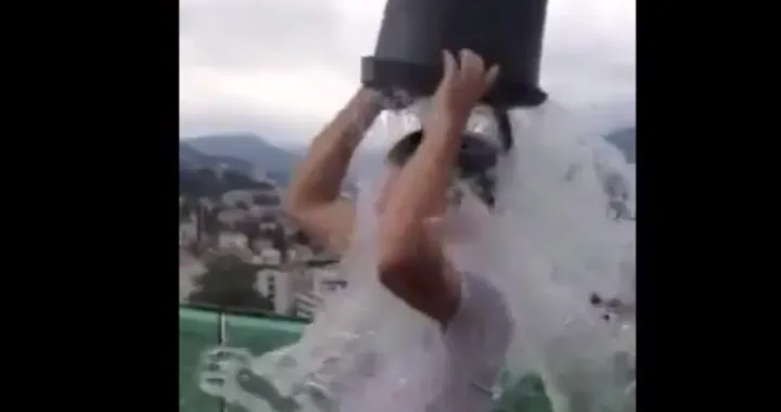 Doccia ghiacciata contro la SLA: Lorenzo, Pedrosa, Marquez e Rossi accettano la sfida #IceBucketChallenge