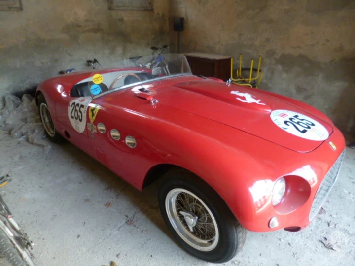 Una Ferrari 250 Mille Miglia è all'asta a Pavia