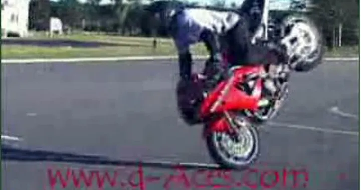 Vi piaciono gli stoppies? Ecco un incredibile 360°!