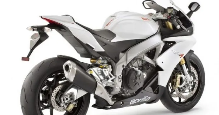 Aprilia RSV4 R APRC: ecco le prime foto