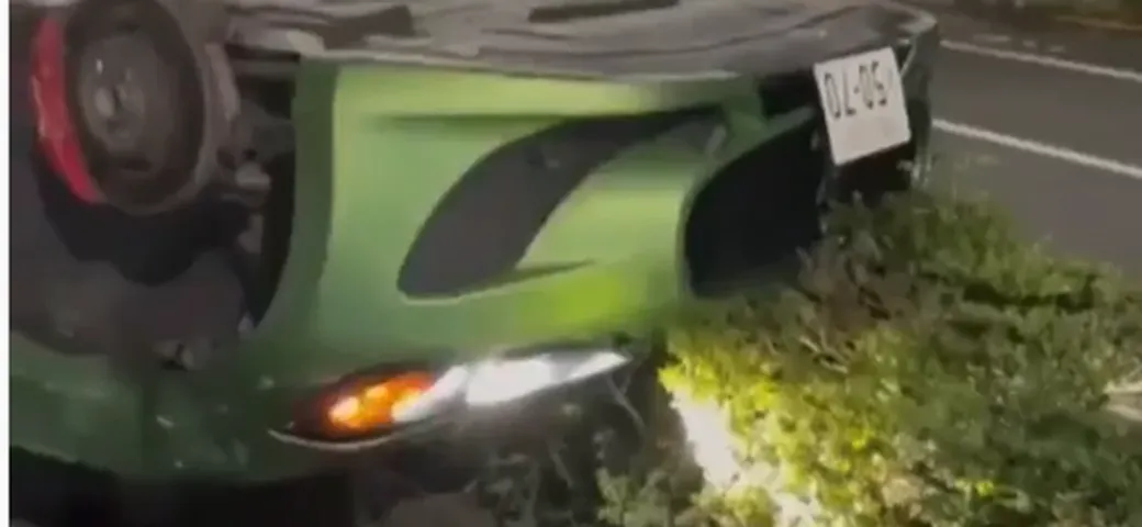 Maserati GranTurismo si ribalta e rimane senza ruote [Video]