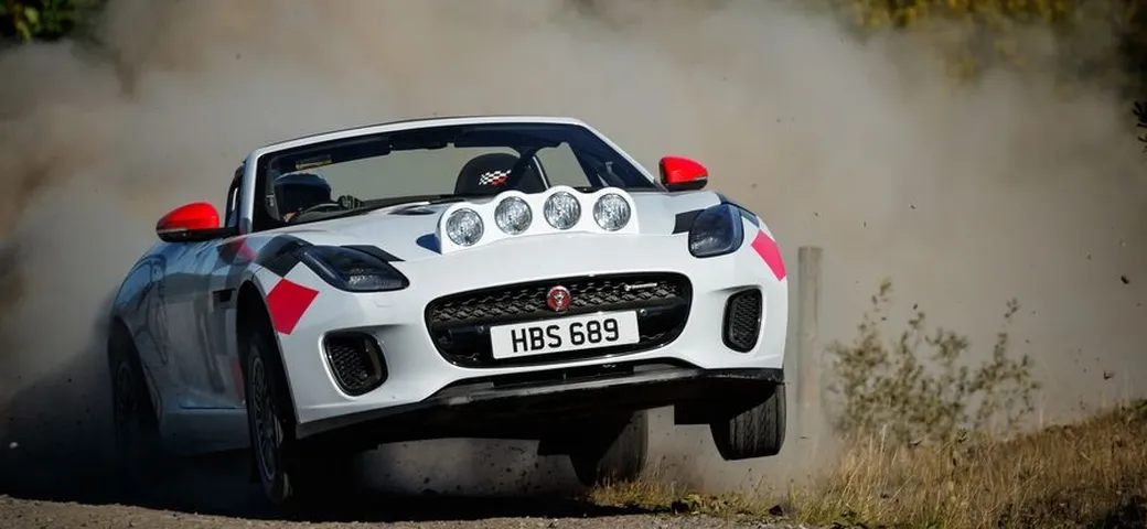 Jaguar F-Type Rally: due Giaguari in off-road