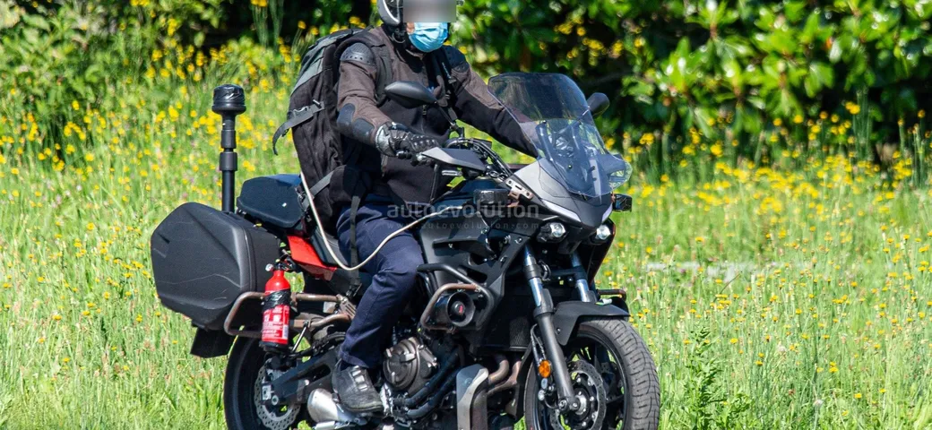 Yamaha Tracer 700 GT: foto spia di un allestimento particolare