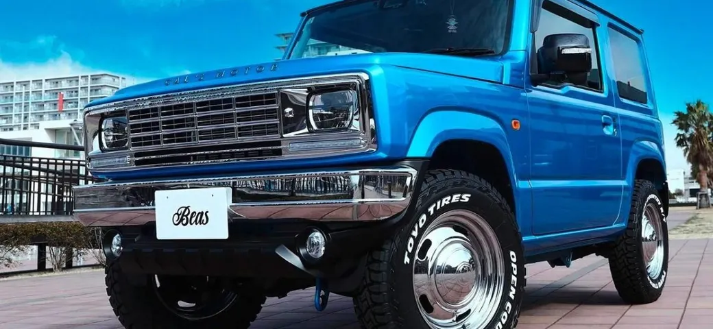 Suzuki Jimny si trasforma in un famoso 4x4 americano anni '70: la mutazione
