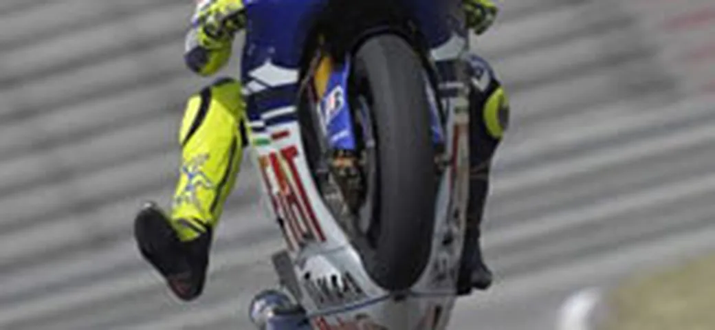 Capolavoro Rossi, Pedrosa e Stoner sul podio