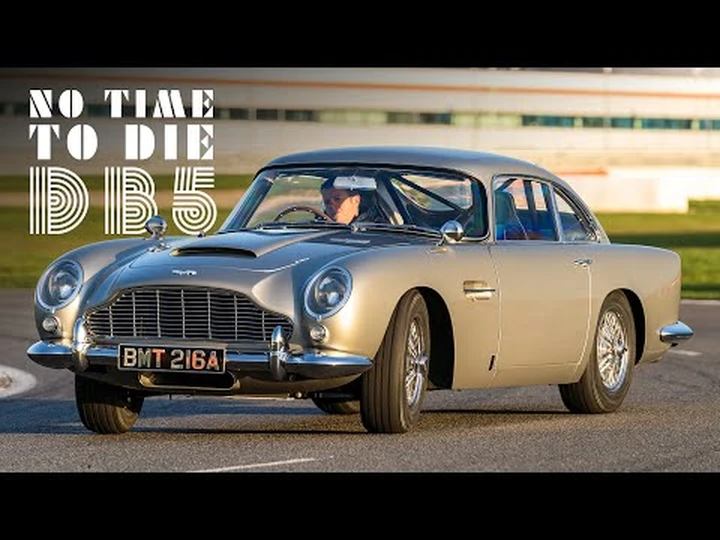Aston Martin DB5 di James Bond in azione