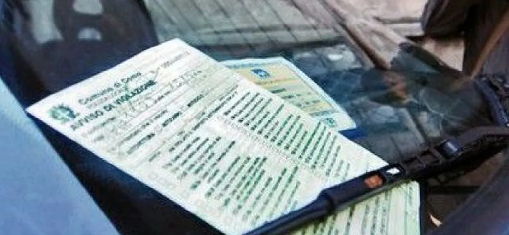 Multato per il finestrino aperto, ma era il furgone del centro accoglienza