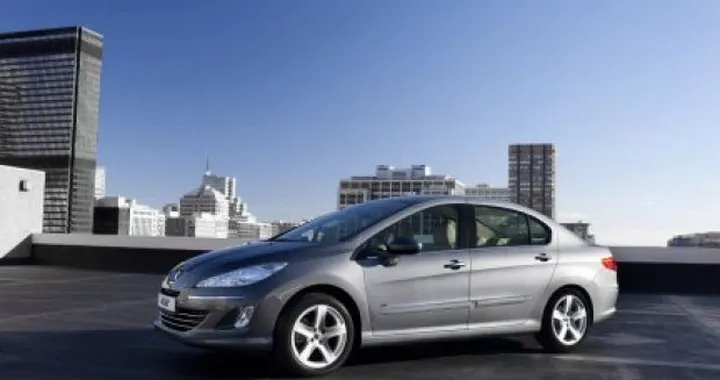 Peugeot 408: immagini e dettagli ufficiali della 308 berlina per la Cina