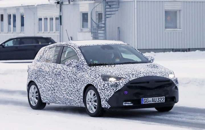 Opel Corsa: foto spia sulla neve