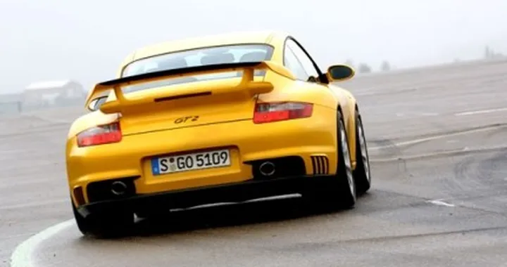 Car Magazine prova la Porsche 911 GT2