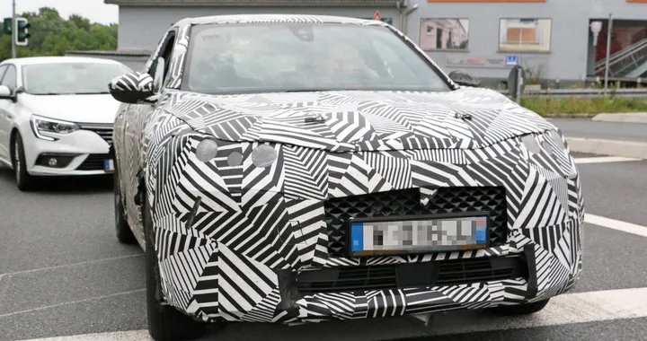 DS3 Crossback: nuove foto spia del SUV compatto