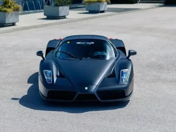 Questa Ferrari Enzo è unica al mondo: ora cerca un nuovo proprietario