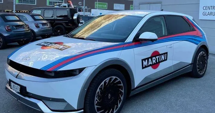 Hyundai Ioniq 5: con la livrea Martini Racing si ispira al mito
