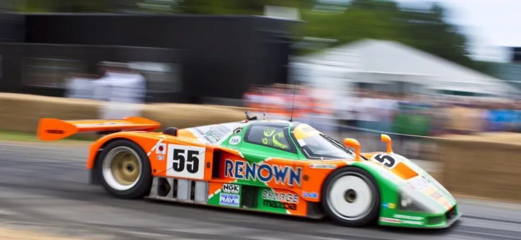 Valentino Rossi con la Mazda 787B a Goodwood [Video]