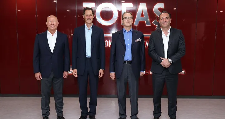 Stellantis rafforza le partnership estere: Elkann e Filosa in Turchia