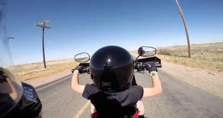 6 yr old riding Harley.! Dad's DD. lol