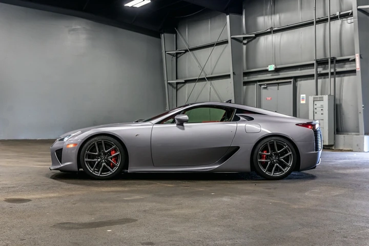 Lexus LFA: un esemplare immacolato all'asta