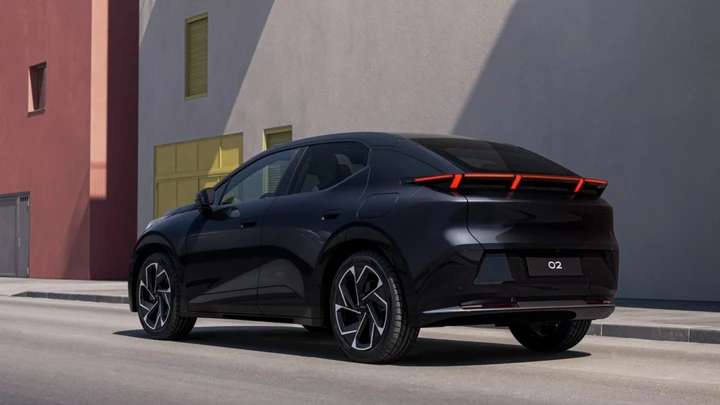 Lynk & Co 02 si aggiorna: più qualità e tecnologia per il SUV elettrico